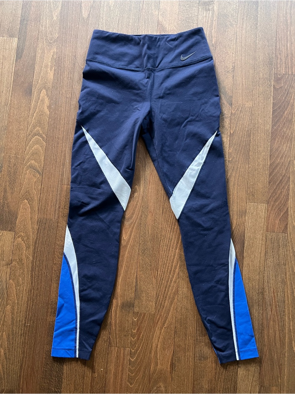 Nike Legendary Fabric Twist tights